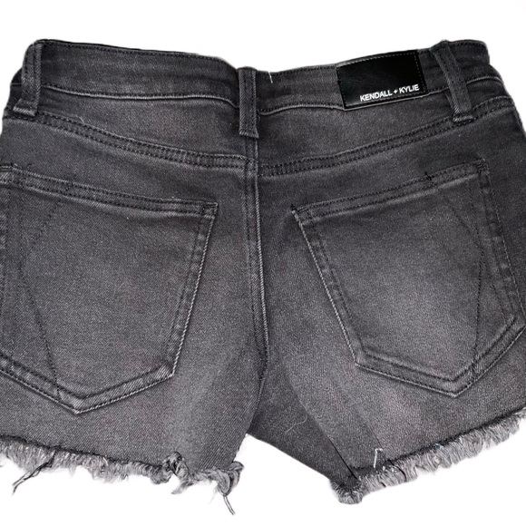 Black jean shorts from Kendall and Kylie - Picture 3 of 4